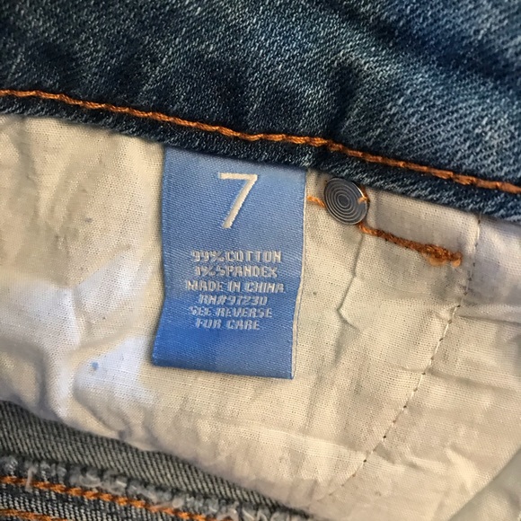 Almost Famous Distressed Denim Shorts Womens Size 7 High Rise Cut Offs - Picture 11 of 16